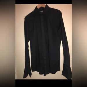 kenneth cole button down mens shirt.Slim fit. Sleeves are to use with cuff links